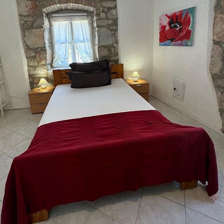 Mediterranes Ferienhaus M. Terrasse Veli Losinj Ngoại thất bức ảnh