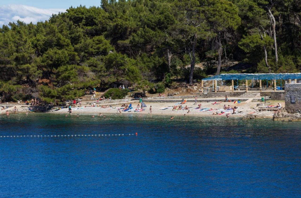 Mediterranes Ferienhaus M. Terrasse Veli Losinj Ngoại thất bức ảnh