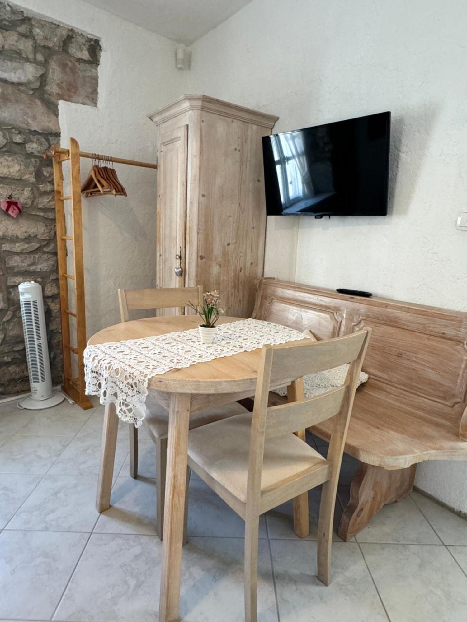 Mediterranes Ferienhaus M. Terrasse Veli Losinj Ngoại thất bức ảnh