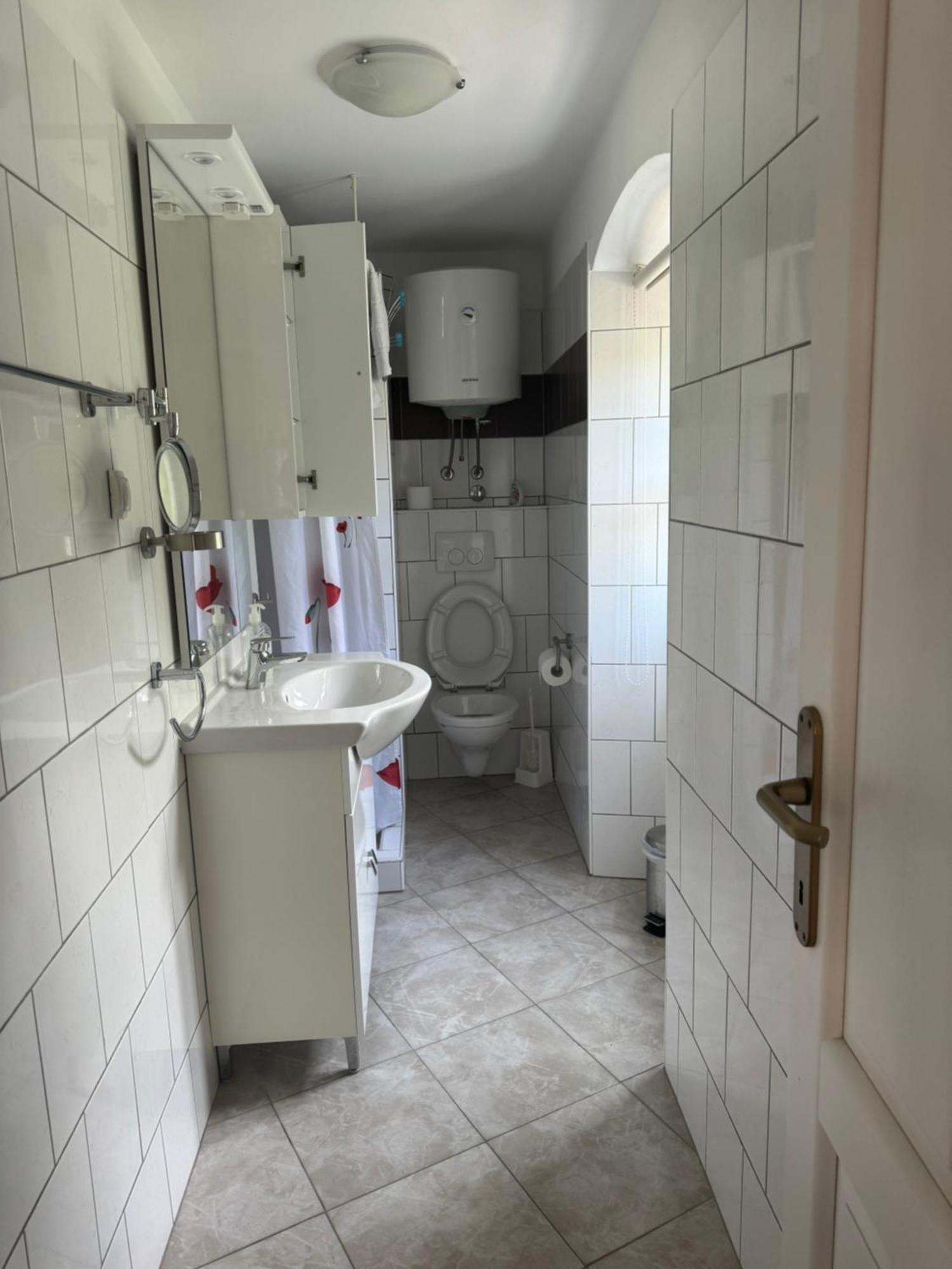 Mediterranes Ferienhaus M. Terrasse Veli Losinj Ngoại thất bức ảnh