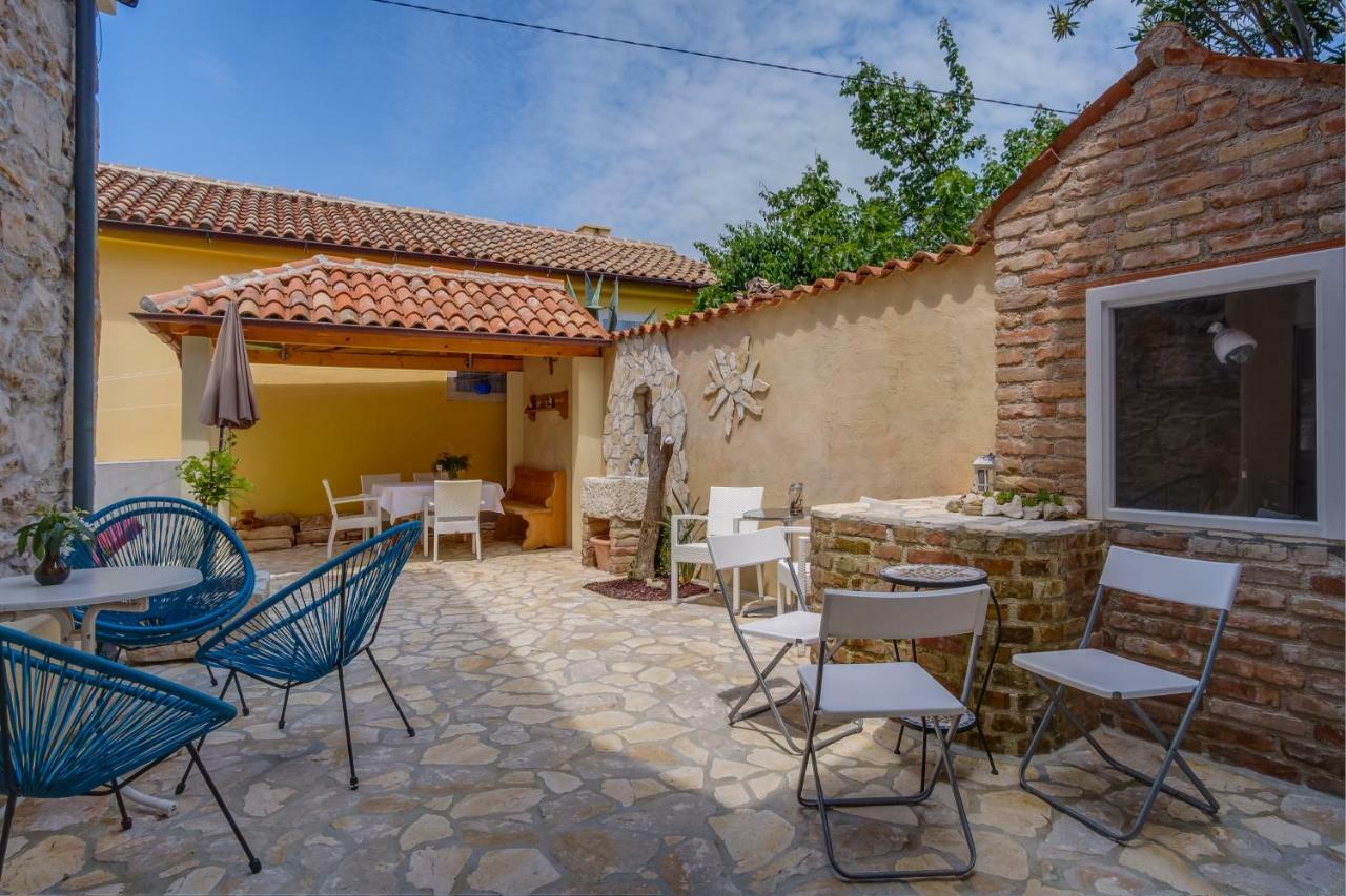 Mediterranes Ferienhaus M. Terrasse Veli Losinj Ngoại thất bức ảnh