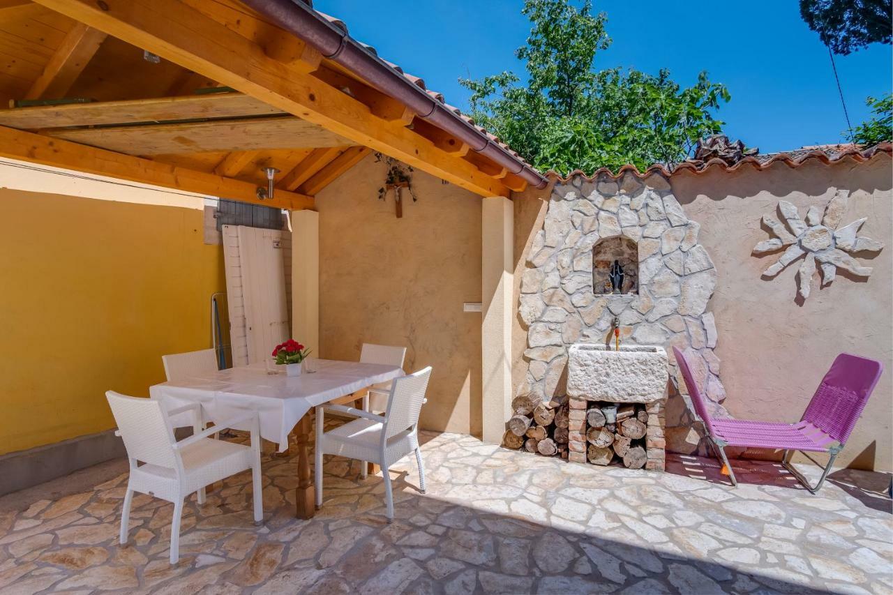 Mediterranes Ferienhaus M. Terrasse Veli Losinj Ngoại thất bức ảnh