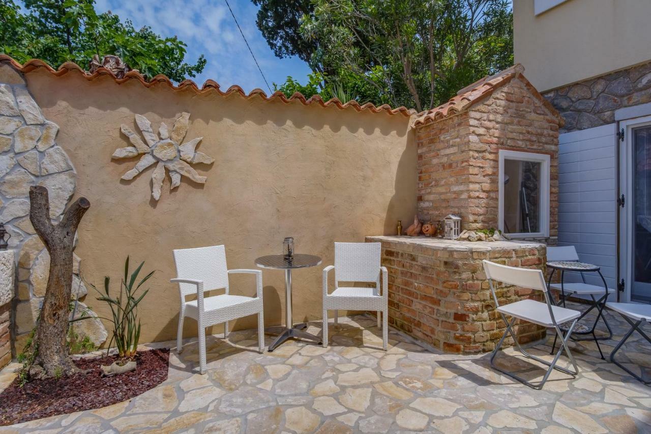 Mediterranes Ferienhaus M. Terrasse Veli Losinj Ngoại thất bức ảnh