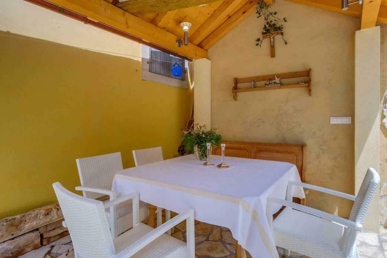 Mediterranes Ferienhaus M. Terrasse Veli Losinj Ngoại thất bức ảnh