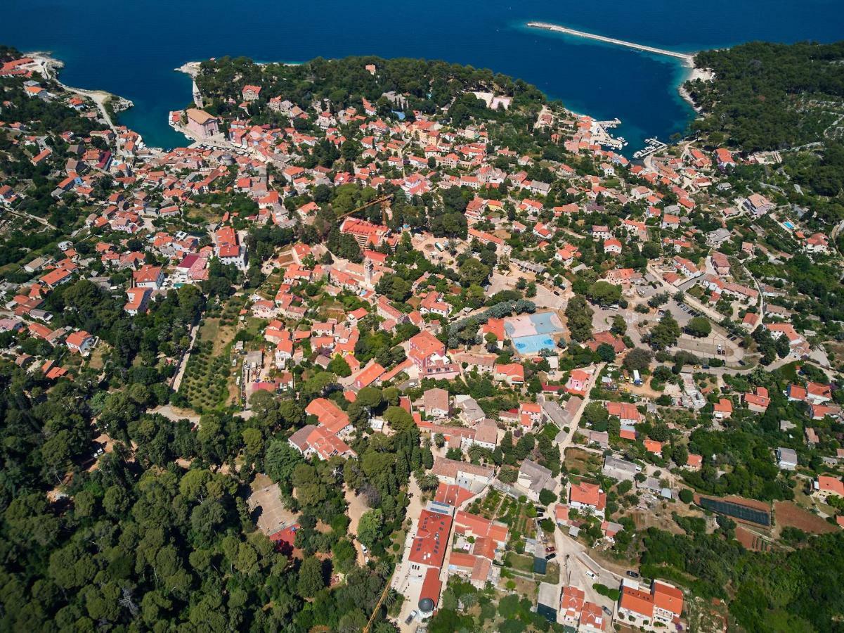 Mediterranes Ferienhaus M. Terrasse Veli Losinj Ngoại thất bức ảnh