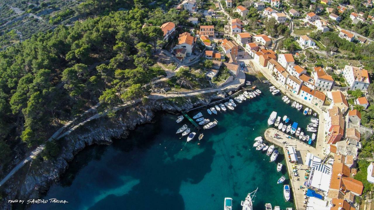 Mediterranes Ferienhaus M. Terrasse Veli Losinj Ngoại thất bức ảnh