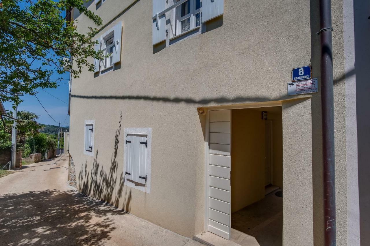 Mediterranes Ferienhaus M. Terrasse Veli Losinj Ngoại thất bức ảnh